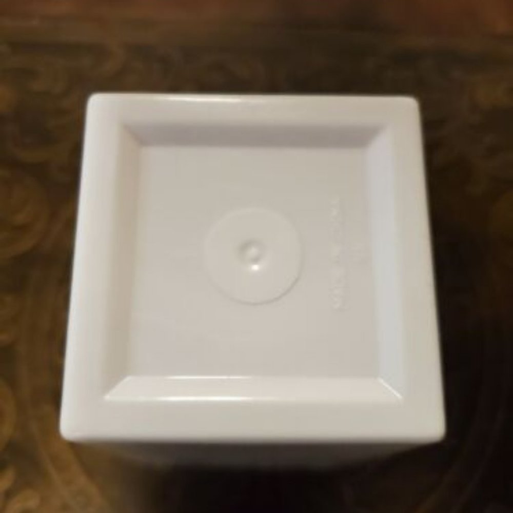 Reusable Plastic Popcorn Container - Picture 4 of 4